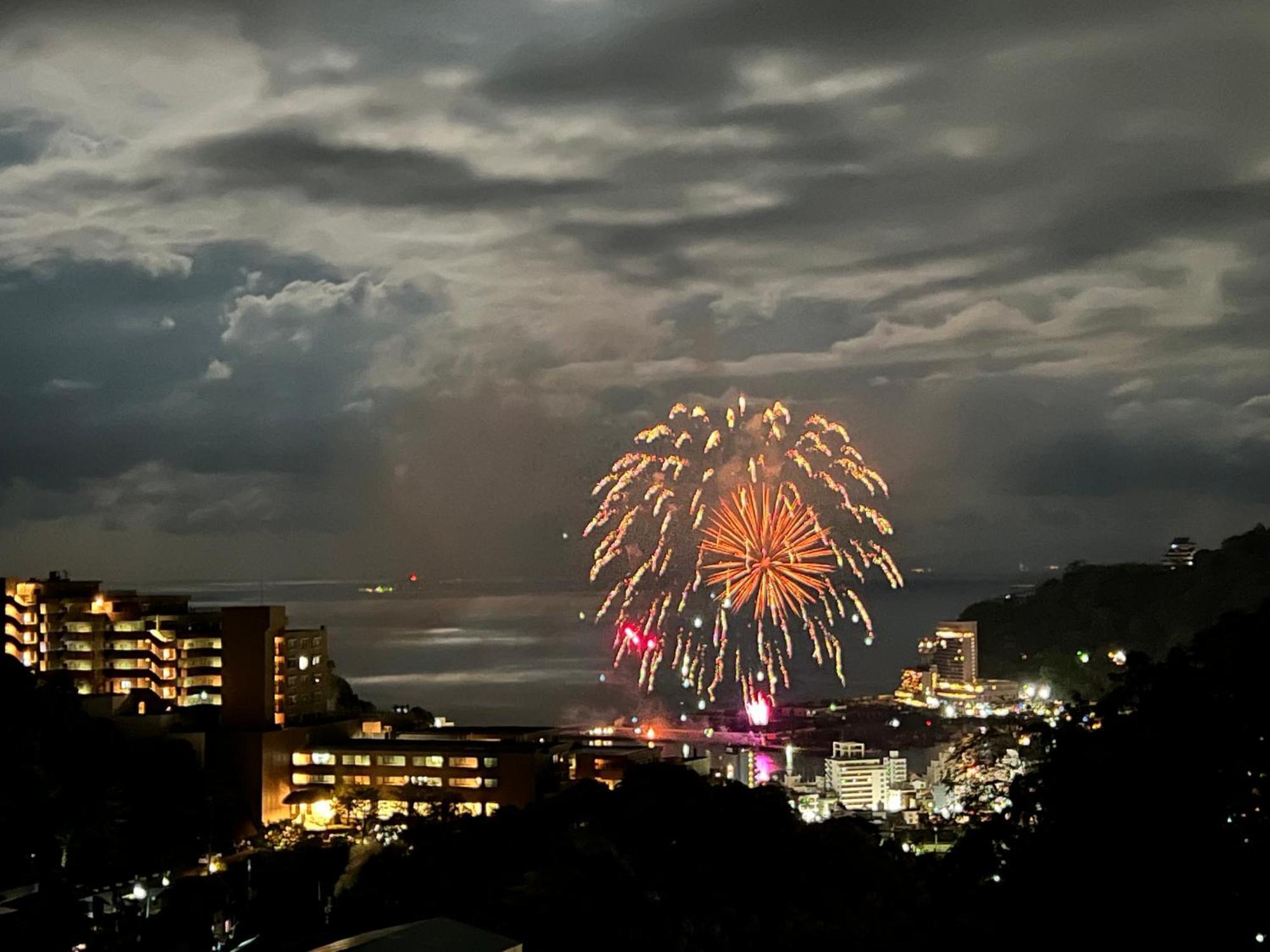 熱海温泉　実の別荘 Atami  Buitenkant foto